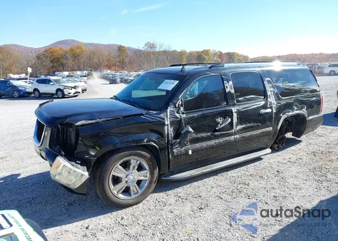 2010 GMC Yukon Xl 1500 Denali z USA, uszkodzony, nr VIN 1GKUCMEF8AR175871
